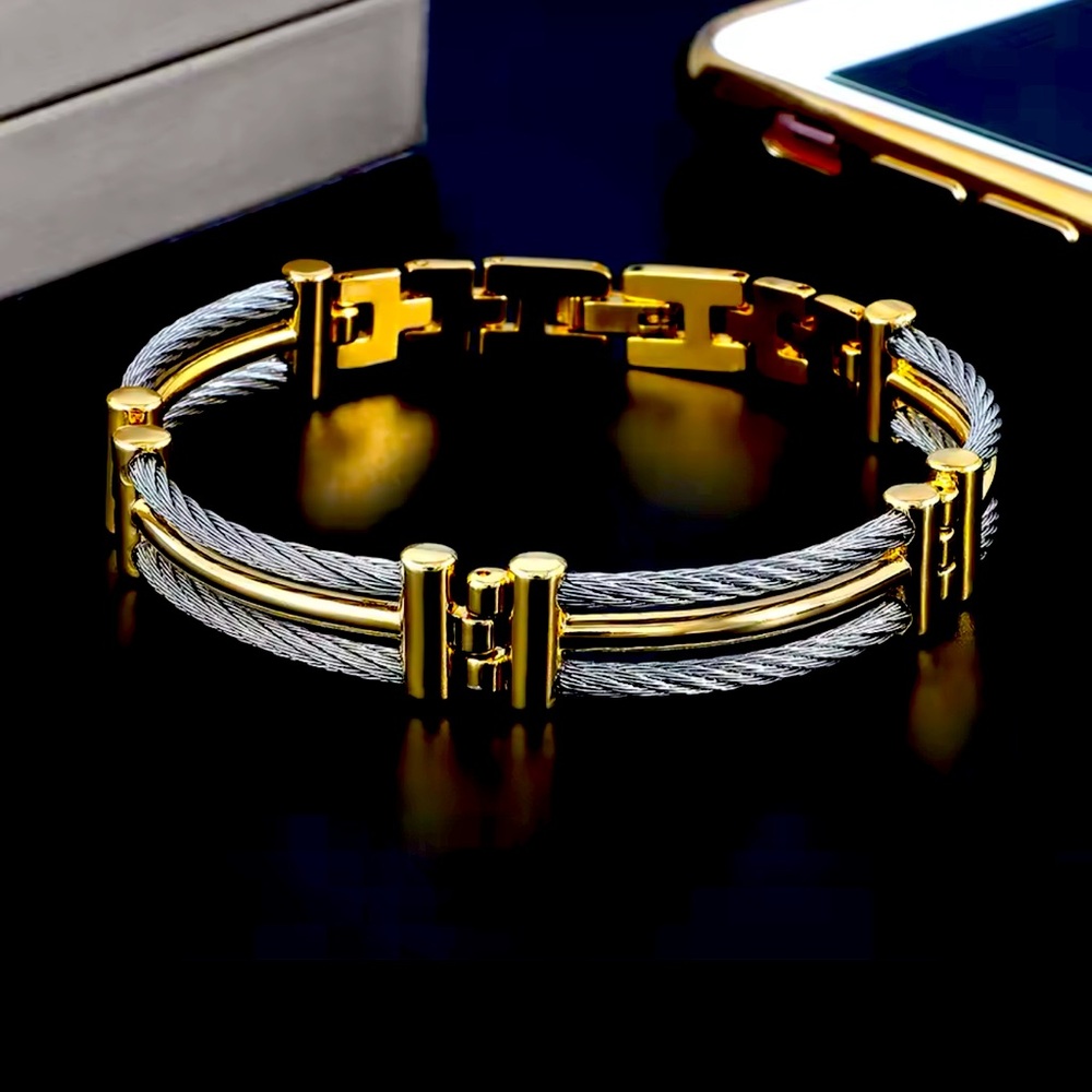 Beautiful Unisex Designer inspired ! High  quality , does not change colors!